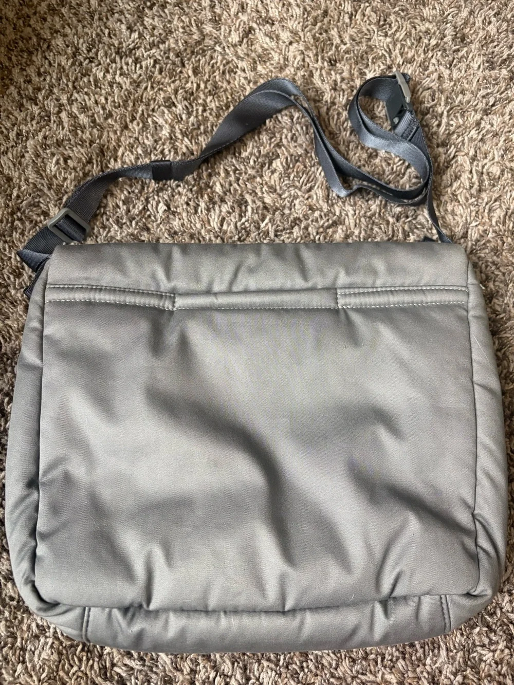 Vera Bradley Light Gray Crossbody Organizer - Picture 3 of 6